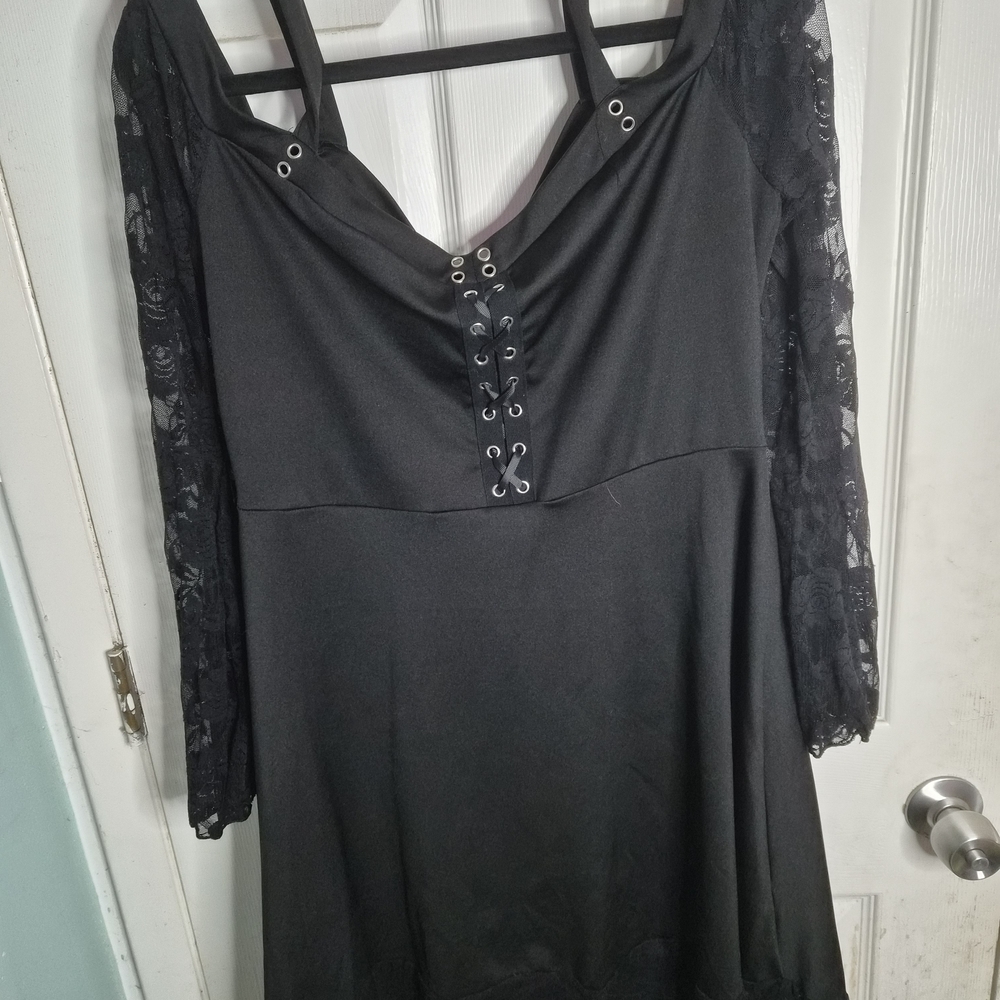 Elegant Black Lace Sleeve Dress